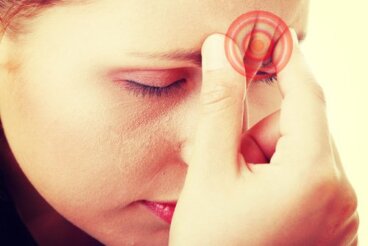여성 편두통의 원인과 치료